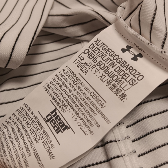 ❤UNDER ARMOUR GOLF WOMEN'S SIZE XL BLACK AND WHITE STRIPED HEAT GEAR POLO SHIRT. - Picture 2 of 7